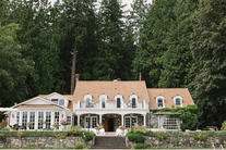 Rowena's Inn on the River
